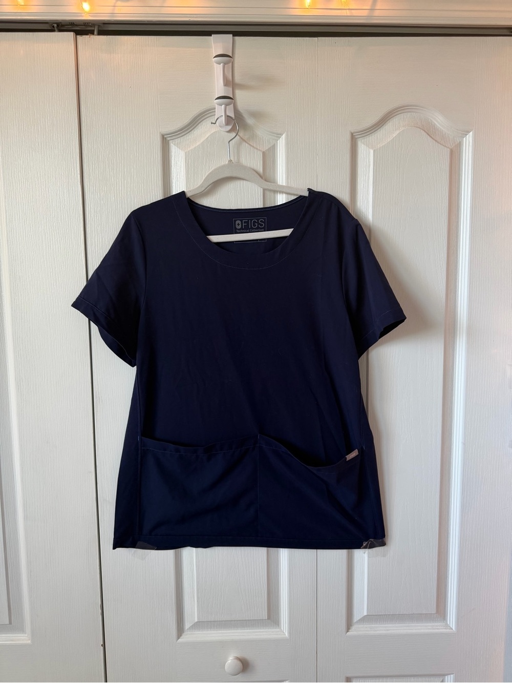 FIGS Navy Short Sleeve Pocket Top Women L